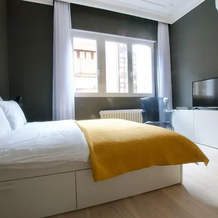 Luxury By Hi5 - Aranykez 7 Apartmán Budapešť