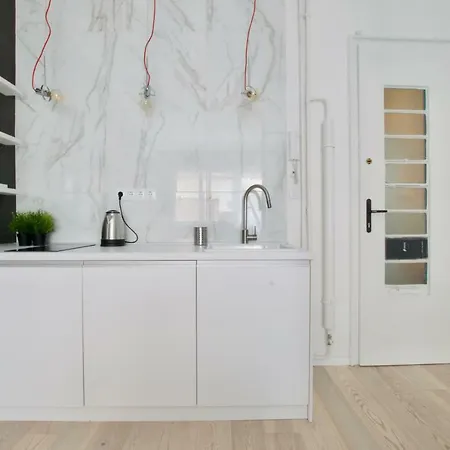 Luxury By Hi5 - Aranykéz 7 *