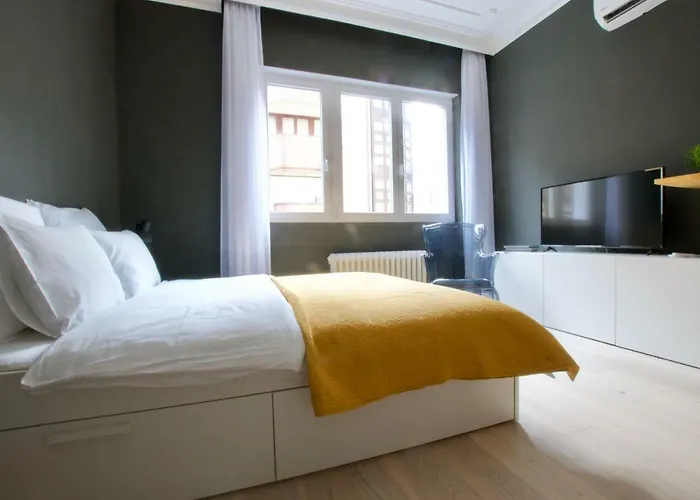 Luxury By Hi5 - Aranykez 7 Appartement Boedapest